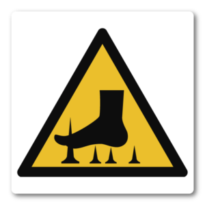 Varning – Vasst golv / Spetsiga föremål (8 × 8 cm)